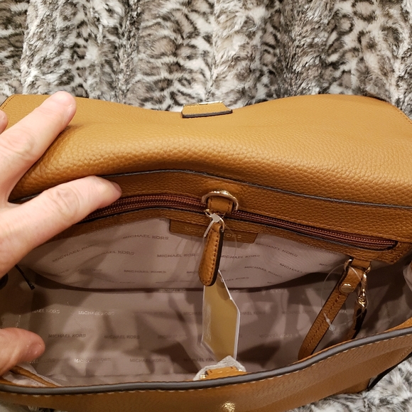 MICHAEL KORS Bristol Medium Leather Satchel - Picture 6 of 10